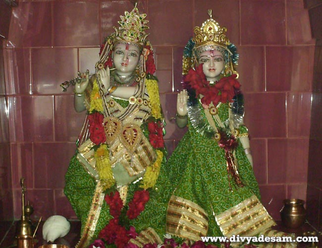 Sri Radha Krishnar - Naimisaranyam Temple