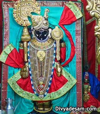 Shri Dwarkadhish Mandir - Tiru Dwarakai Dwarakadeesan Temple - Dwarka, Gujarat