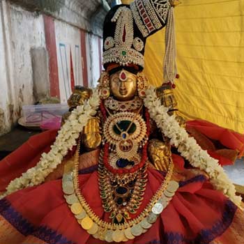 Sri Adi Lakshmi Thaayar Vadapalani Temple